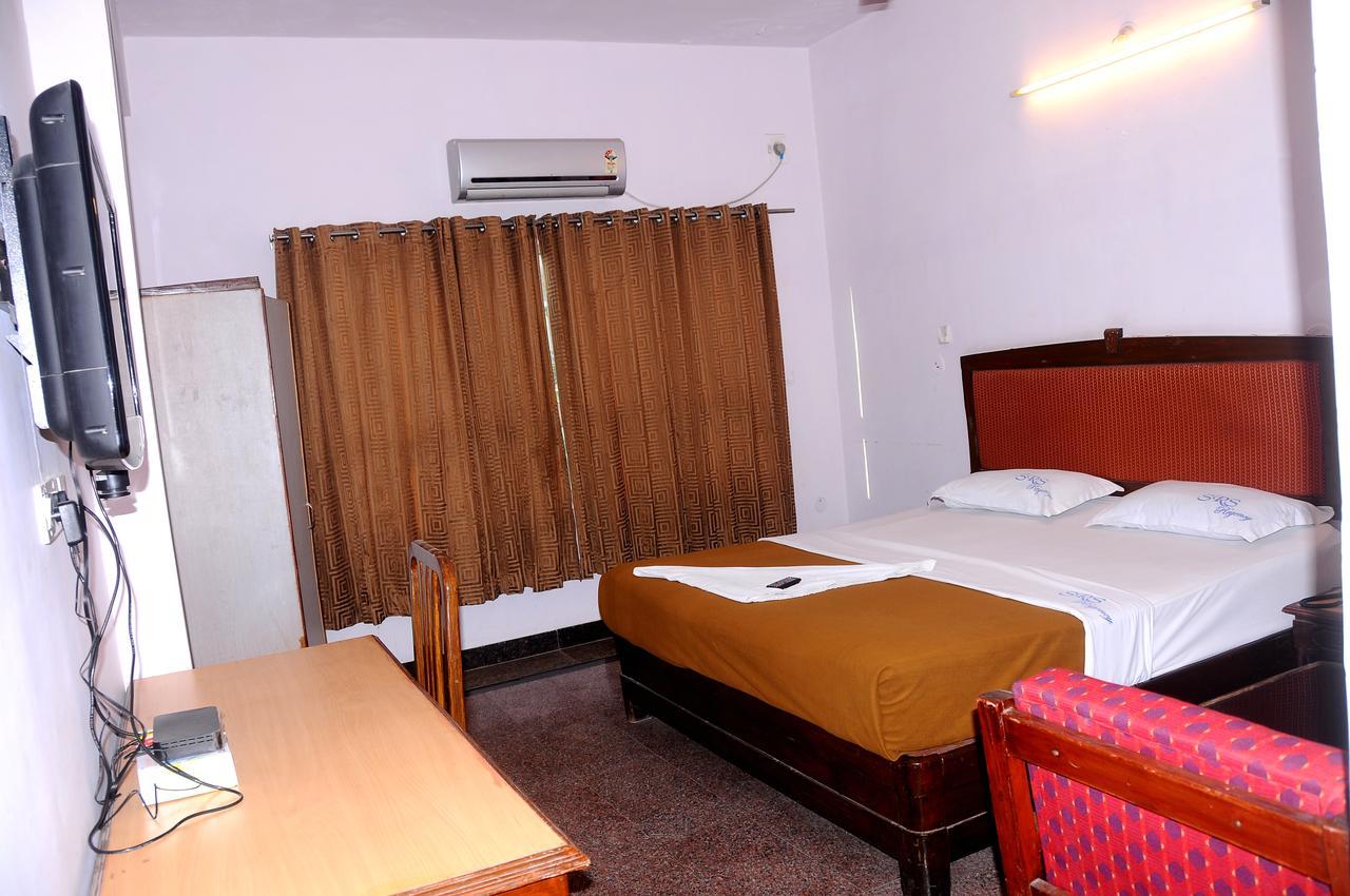 Srs Regency Hotel Anantapur Exteriér fotografie